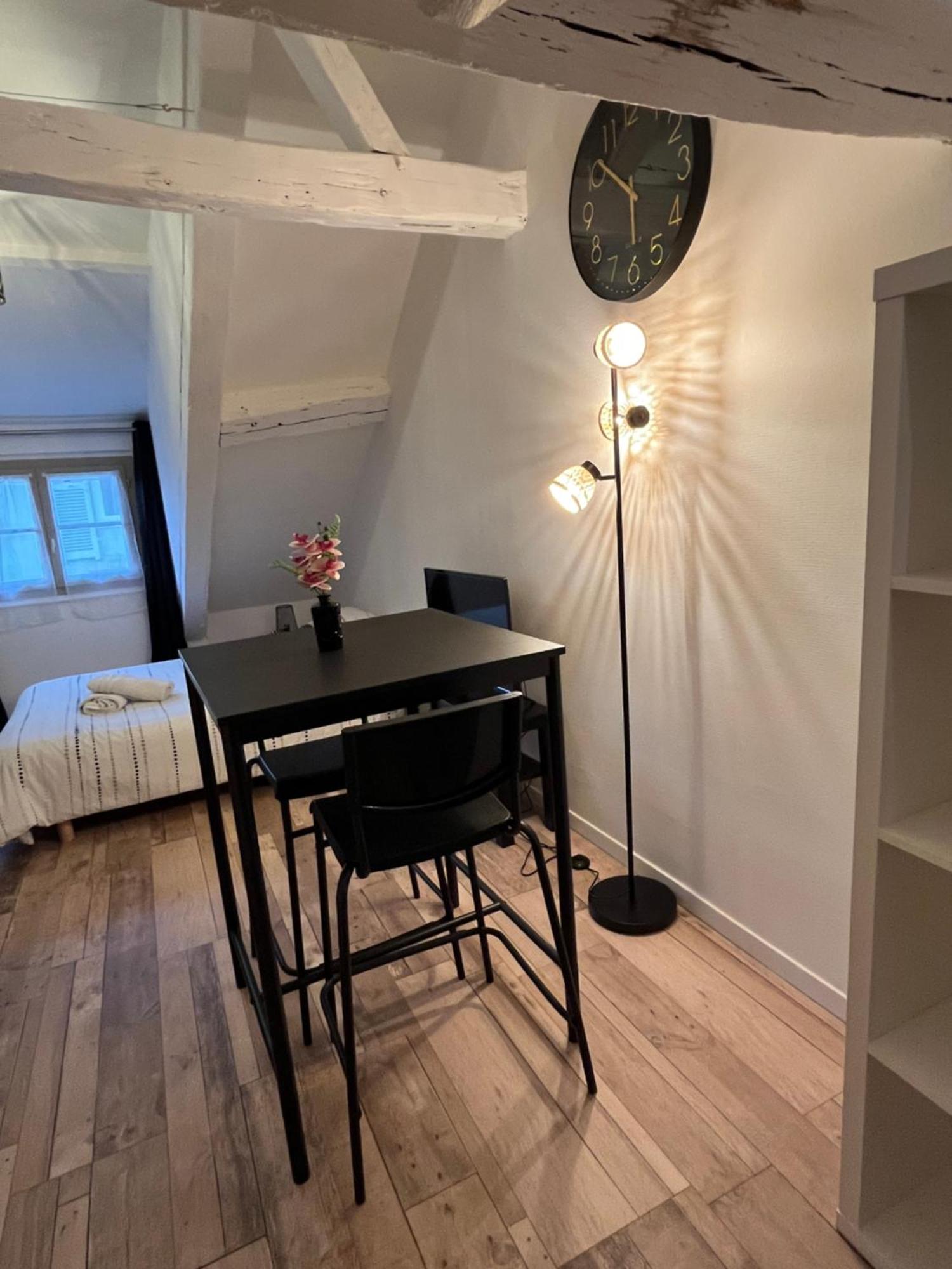 Residence 3 Studios De Charme Dans Centre Proche Cathedrale, Parking Possible A Prox Orleans Luaran gambar